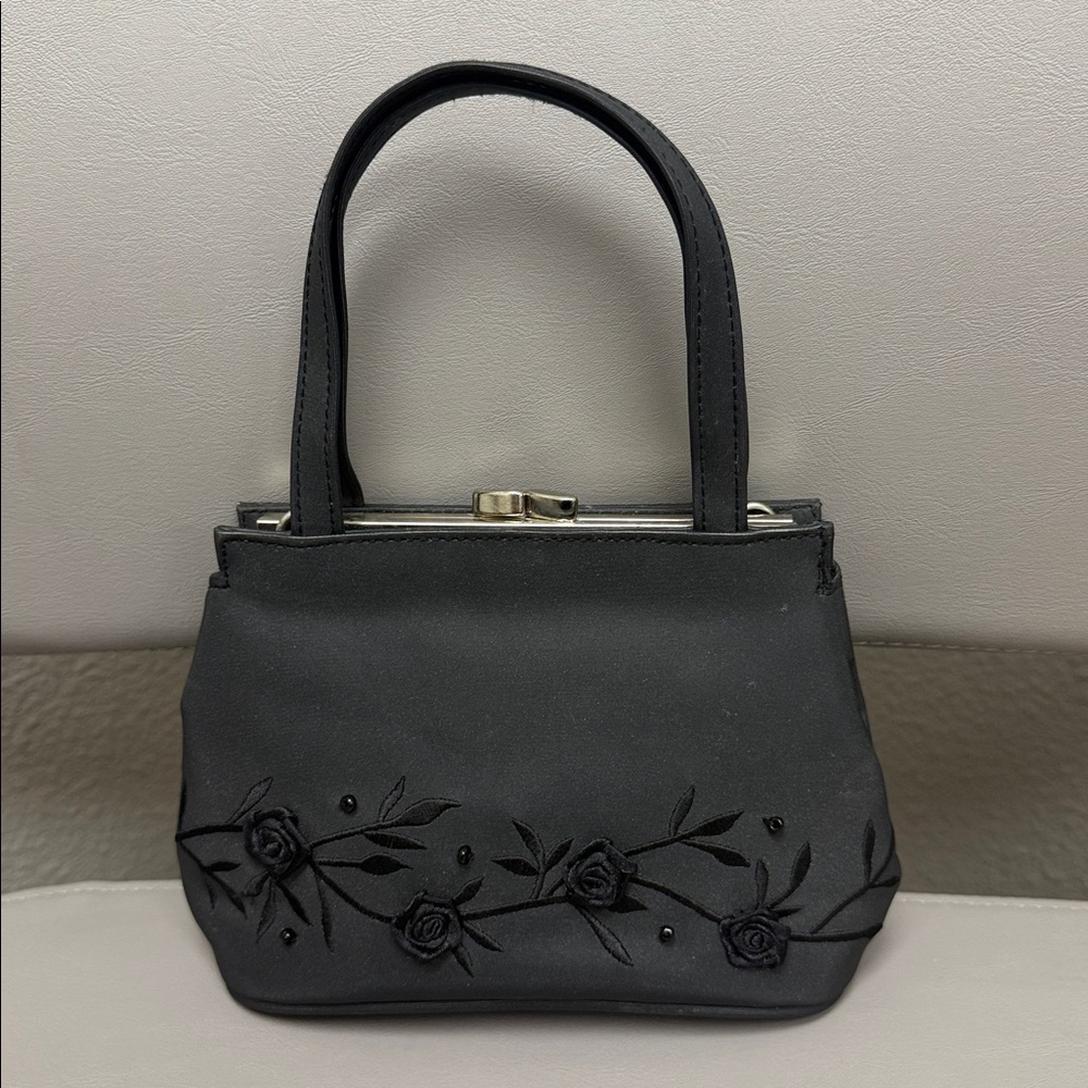 Elegant vintage Black kiss closure Floral Clutch